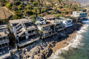 Coastline Villa In Malibu